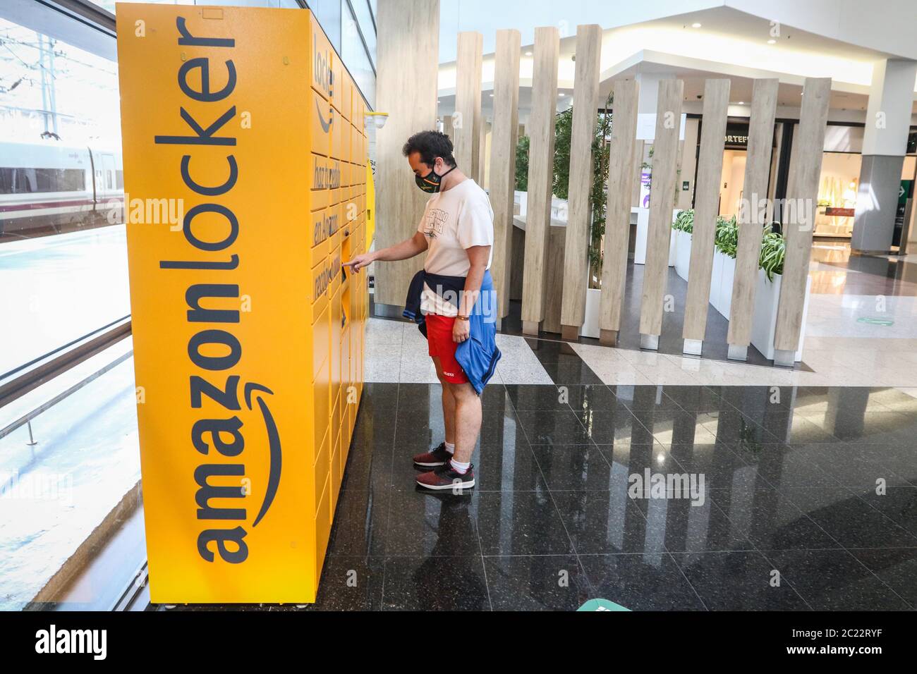 Amazon locker hi-res stock photography and images - Page 5 - Alamy