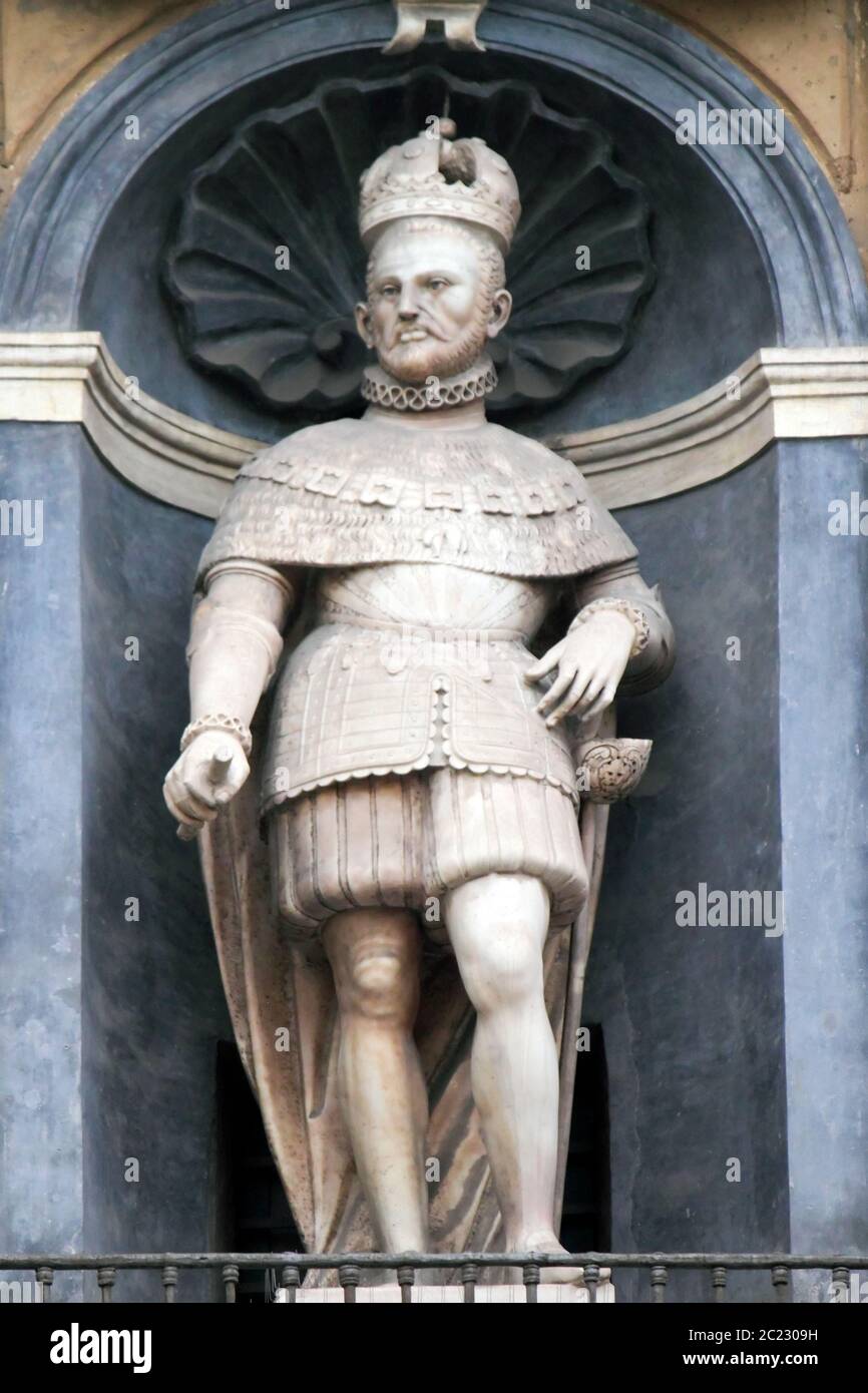 Figur am Quattro Canti Stock Photo Alamy