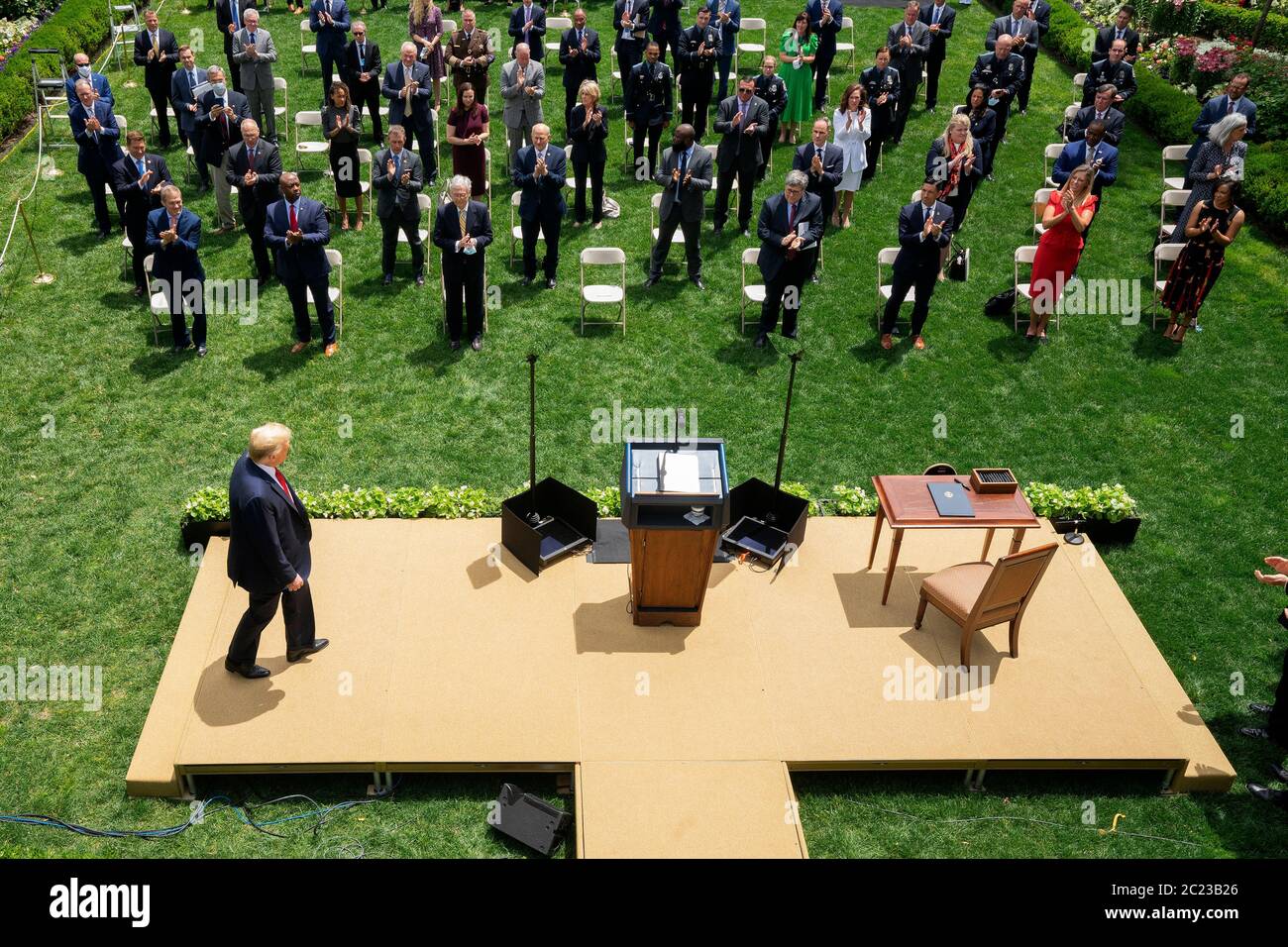 United States President Donald J. Trump arrives to the Rose Garden to ...