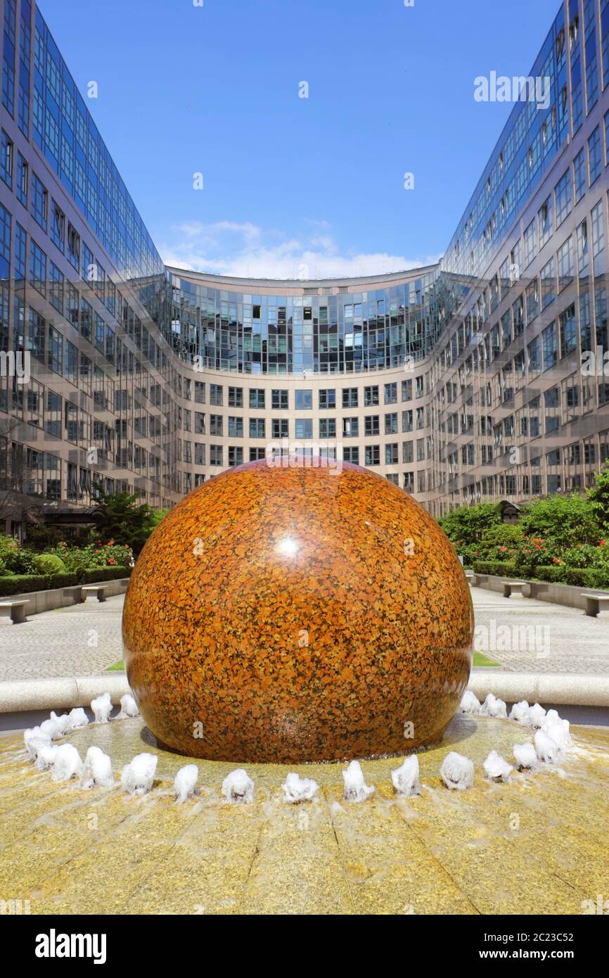 Ball fountain hires stock photography and images Alamy