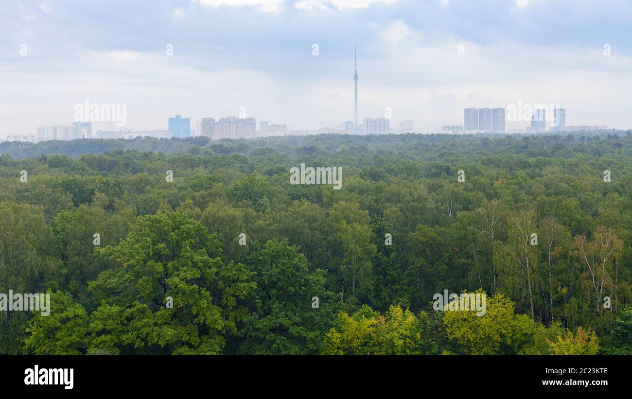 Rainy urban view green park hi-res stock photography and images - Alamy