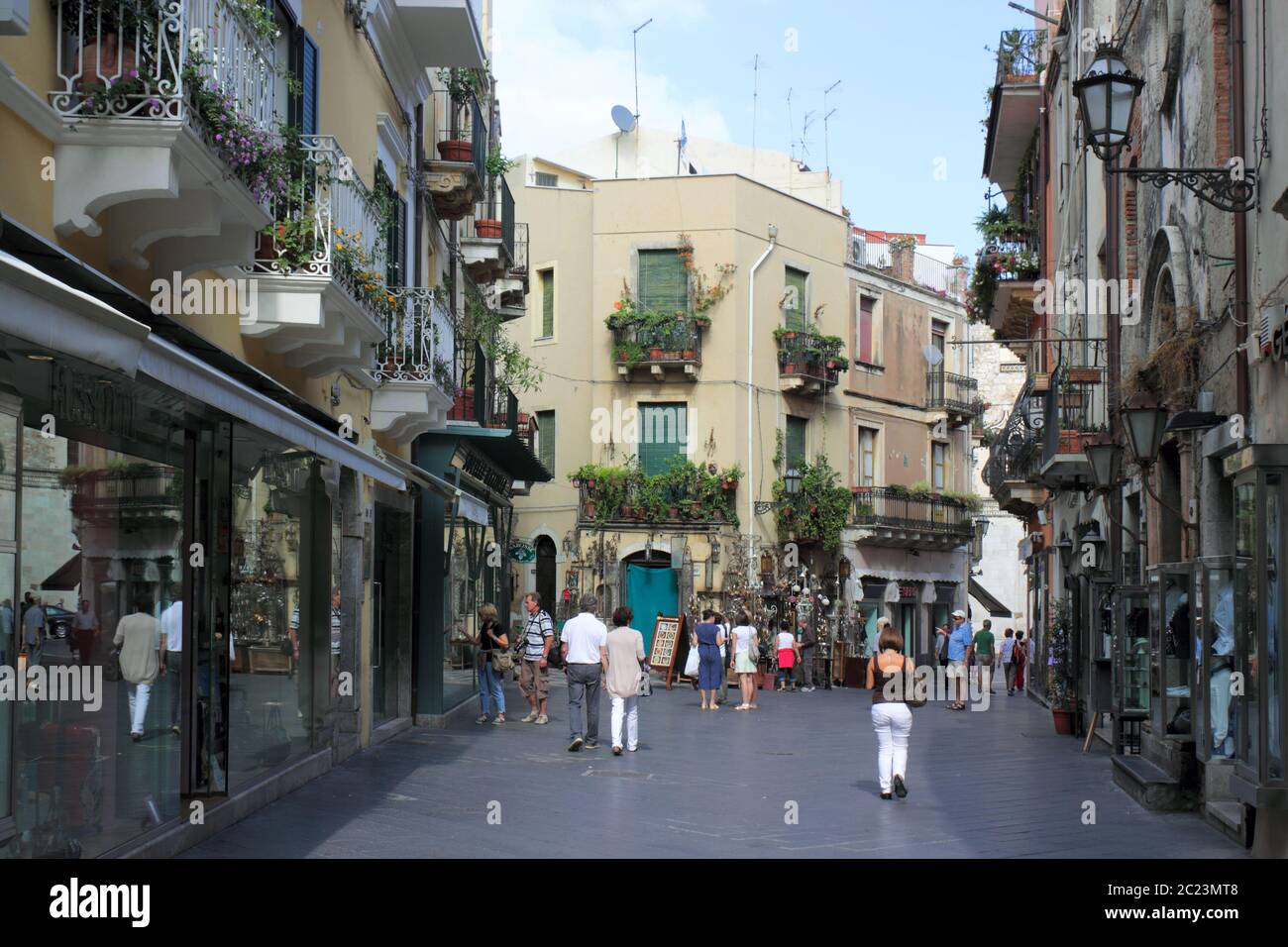 Corso Umberto in Taormina Stock Photo - Alamy