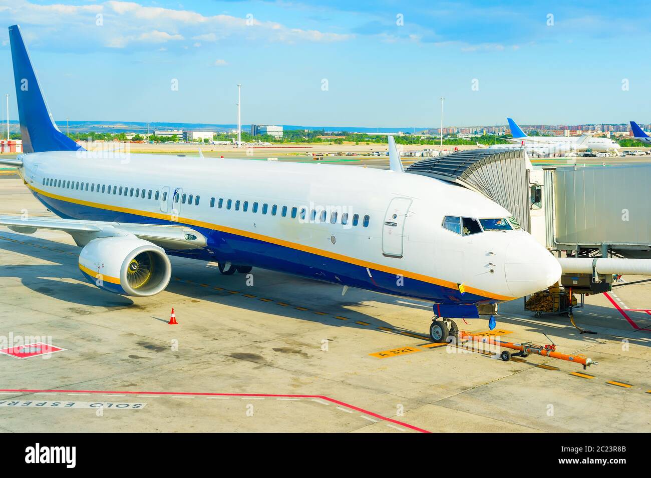Airplane gangway jet hi-res stock photography and images - Alamy