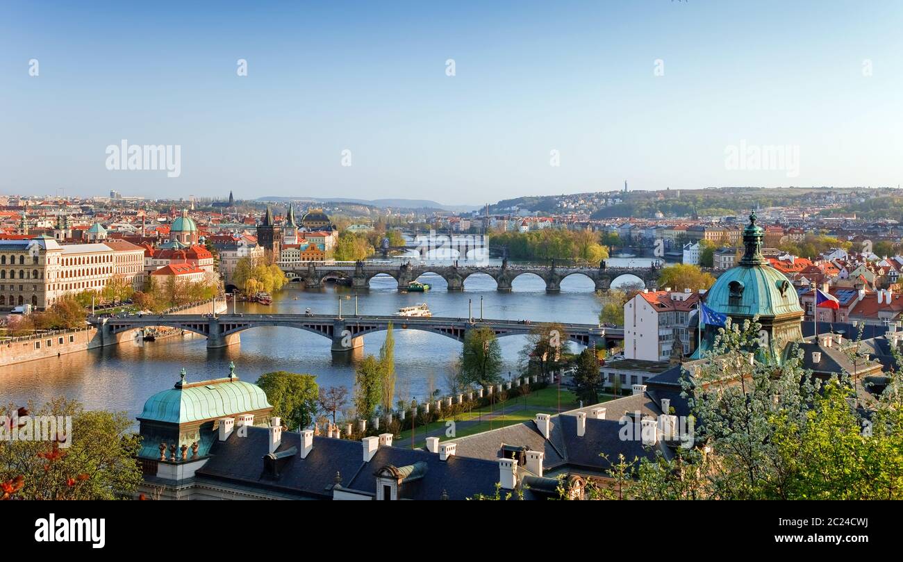 Cityscape with bridges hi-res stock photography and images - Alamy