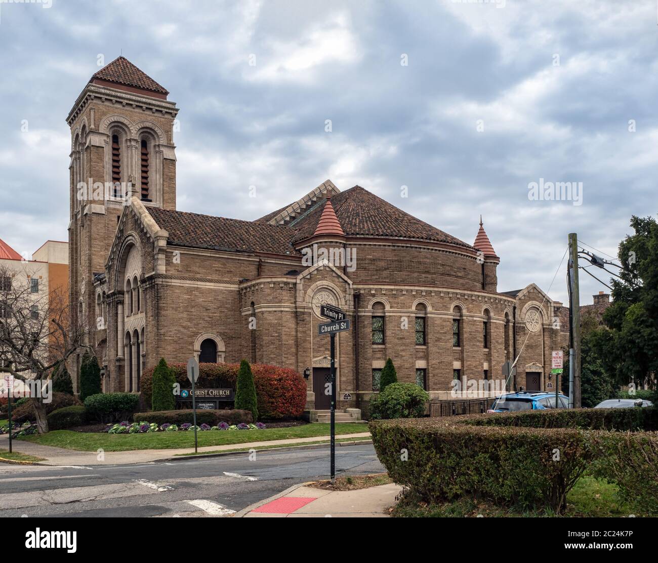 MONTCLAIR, NEW JERSEY, USA - NOVEMBER 22, 2019: Exterior view of the pretty  Romanesque Christ Church in Church Street Stock Photo - Alamy