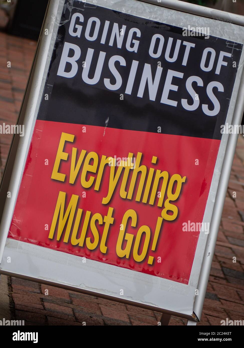 MONTCLAIR, NEW JERSEY, USA - NOVEMBER 22, 2019:  Closing down sale - Signage for Going out of Business sign - Every thing must go Stock Photo