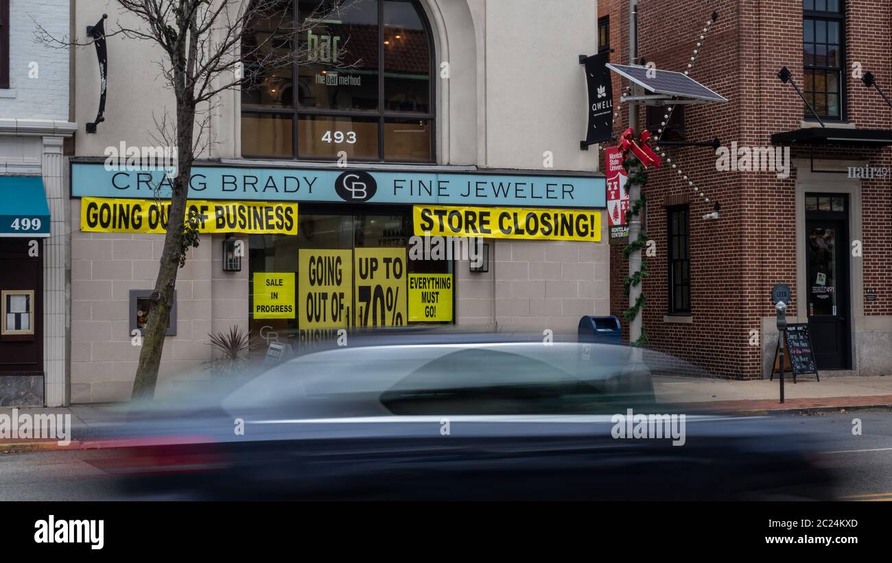 MONTCLAIR, NEW JERSEY, USA:  Sign on store for Business Closure - Store Closing Stock Photo