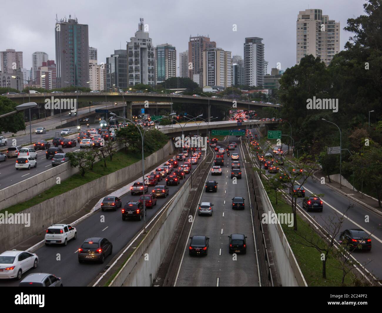 SAO PAULO, BRAZIL - OCT 04, 2018 - Car Traffic on 23 de Maio and Pedro Alvares Cabral avenues in front of Ibirapuera park in a cloudy day at noon Stock Photo
