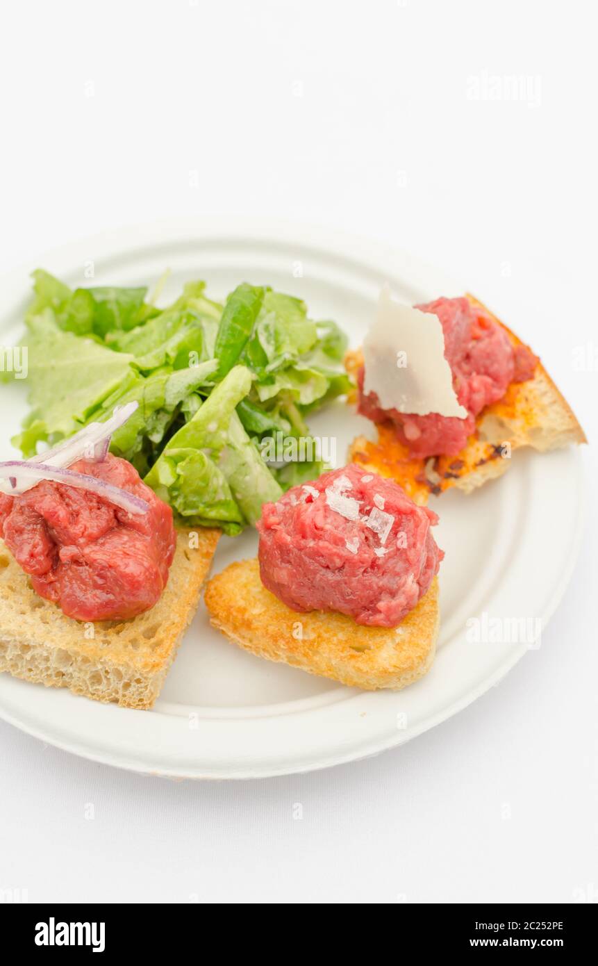 VARIATIONS tartare mature ABERDEEN ANGUS BEEF STEAK / RUSTIKAL - seasoned only Maldon salt and fresh pepper, served on wheat toast with extra virgin o Stock Photo