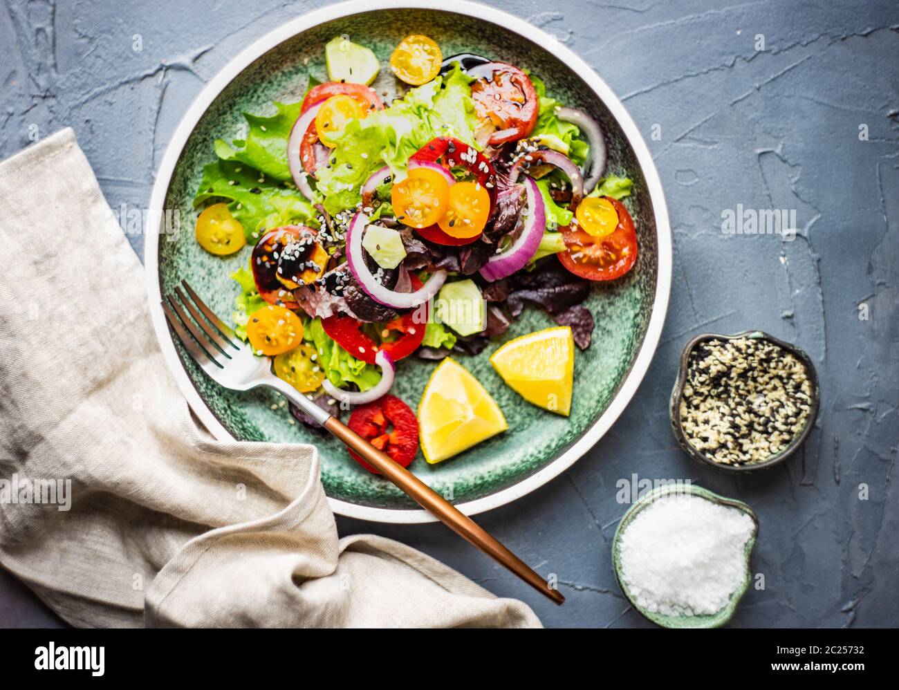 Organic vegetable salad Stock Photo - Alamy