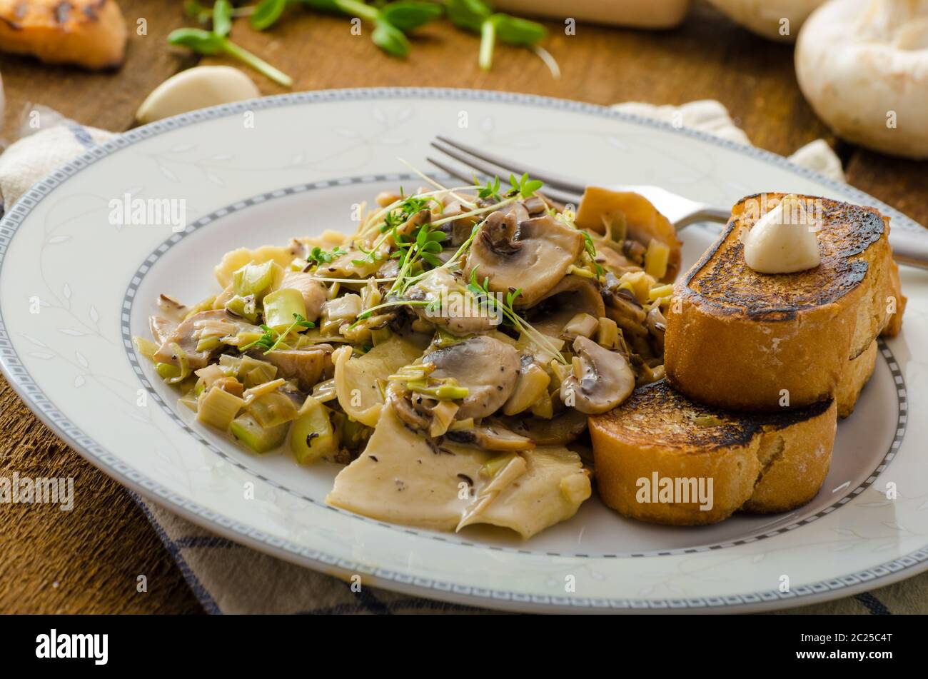 Mushroom, Leek and Tarragon Pasta, all organic, no chemistry, eat clean