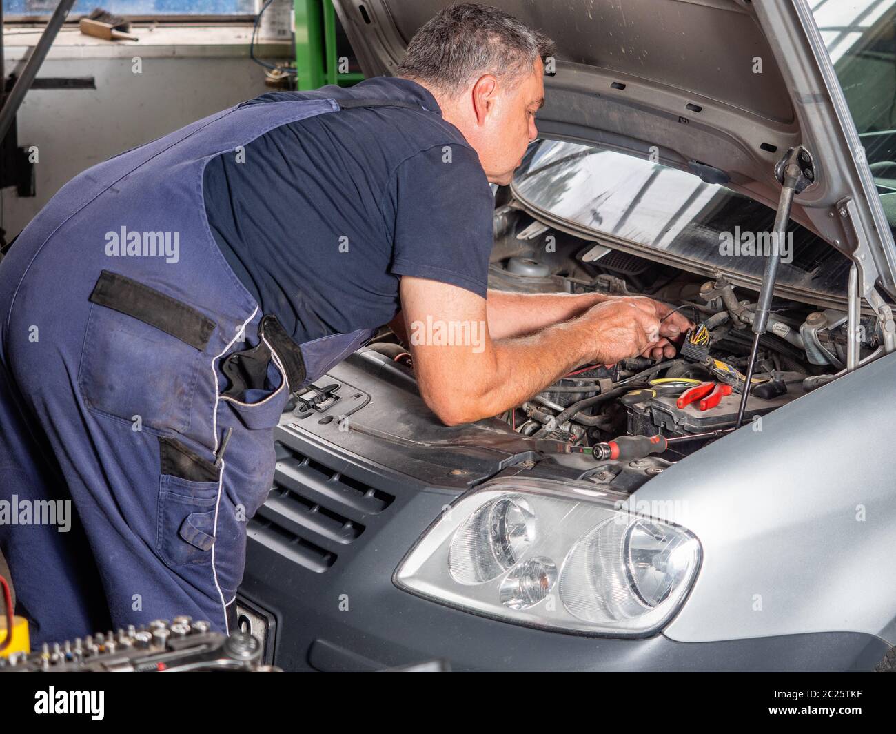 Auto mechanic repairs car 3 Stock Photo