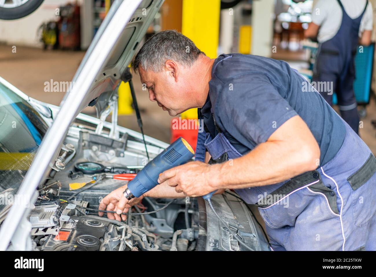 Mechanic hires stock photography and images Alamy