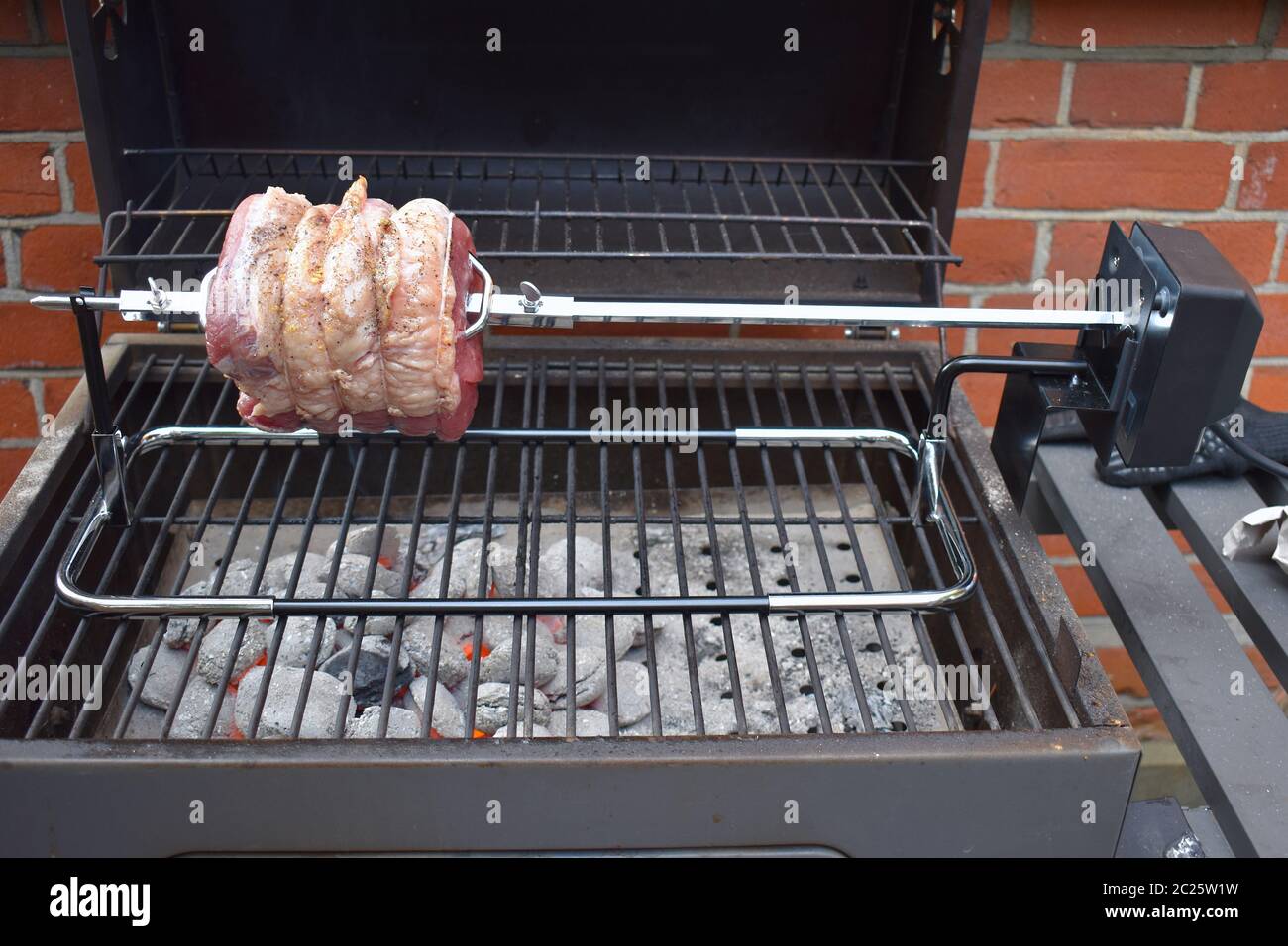 Chicken roasting on rotisserie High Resolution Stock Photography and