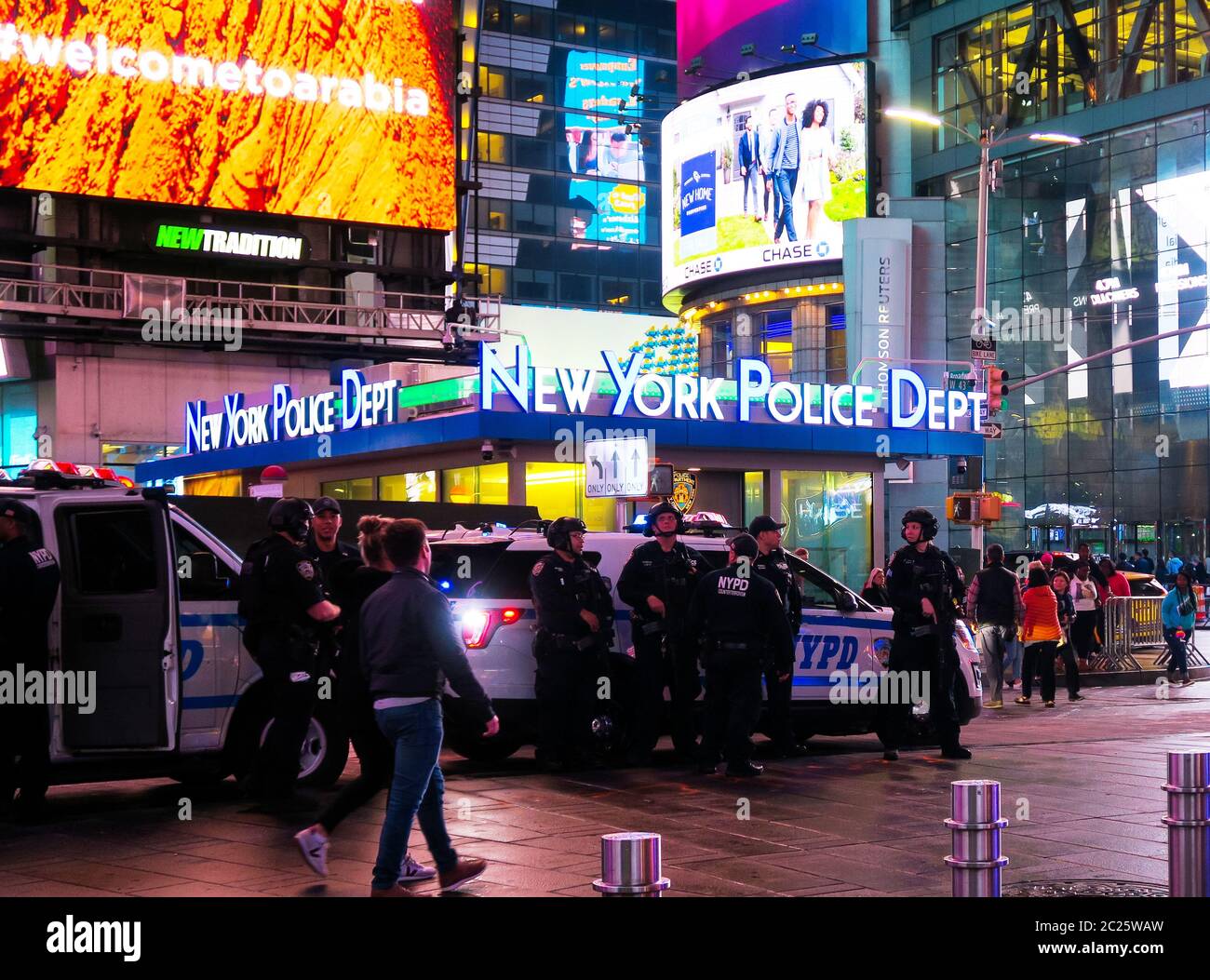 NYPD in Times Square, New York Stock Photo - Alamy