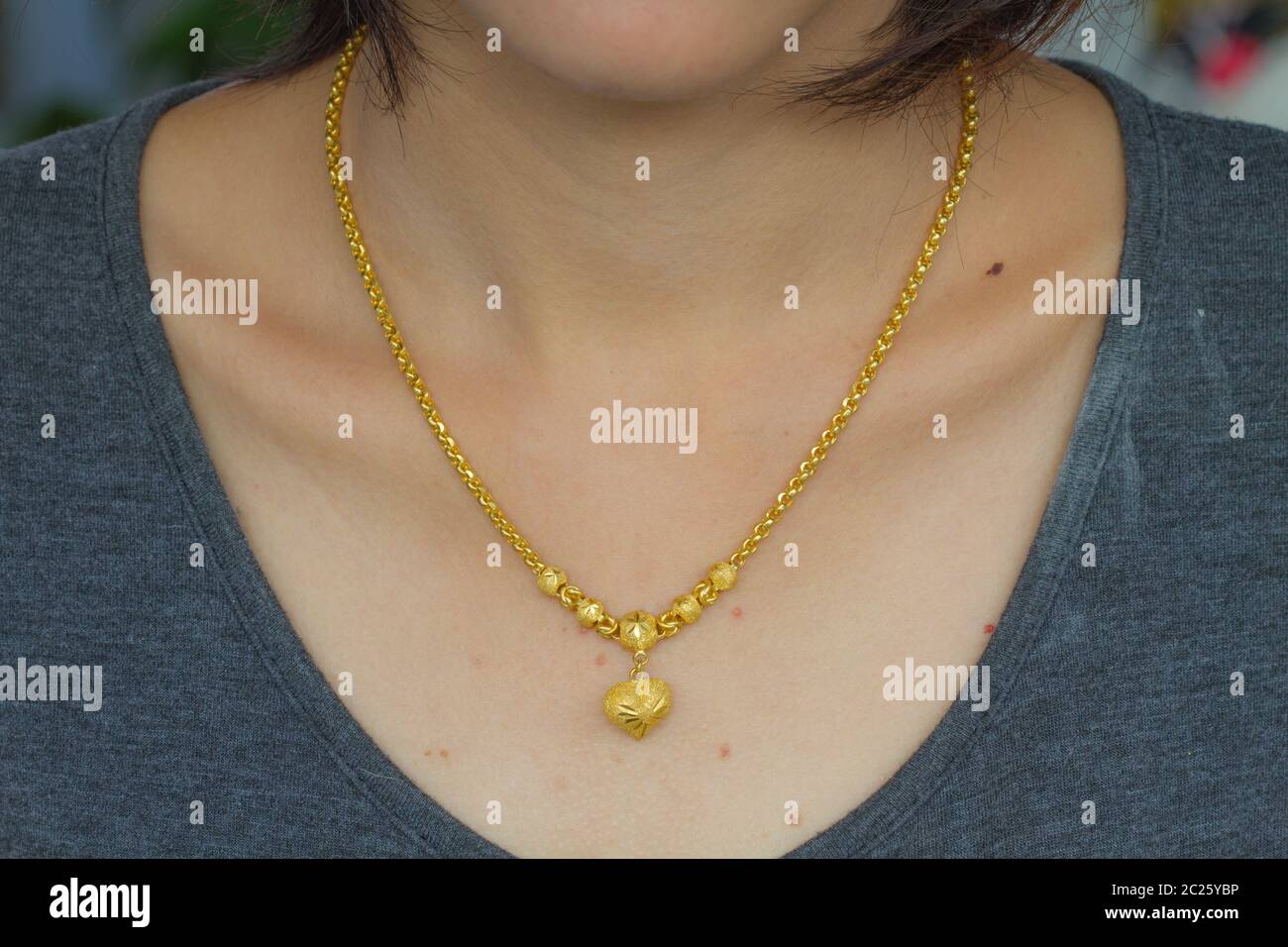 Woman wearing necklace chain hi-res stock photography and images - Alamy