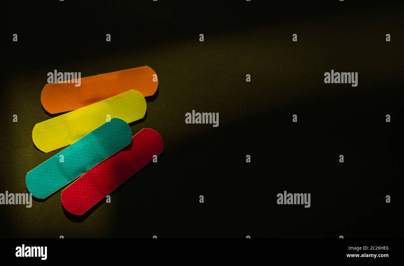 First aid dressing with nonstick pad for quick wound healing on dark