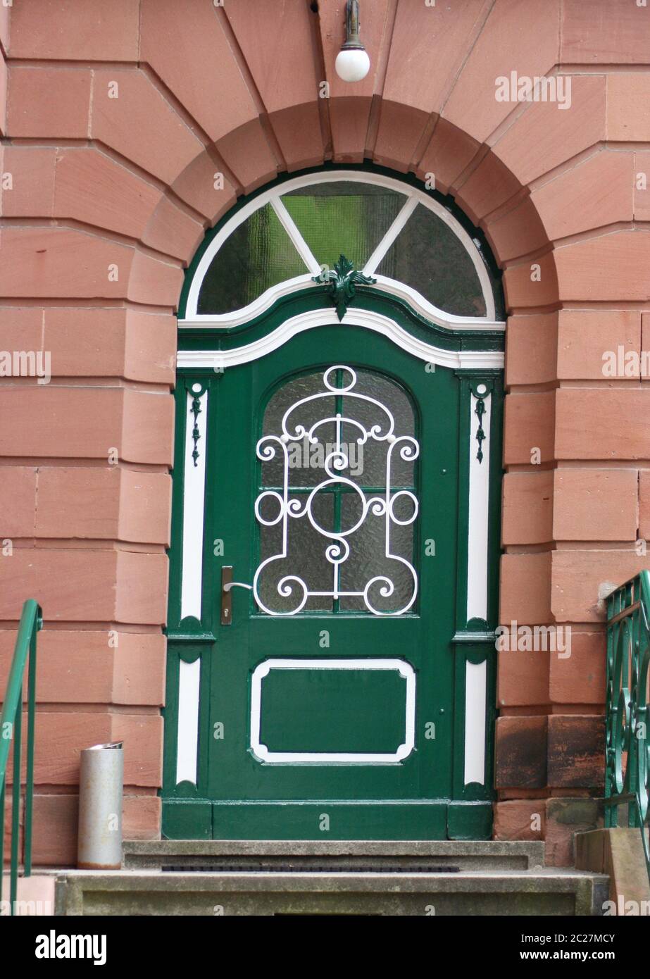 Wooden door entrance hi-res stock photography and images - Alamy