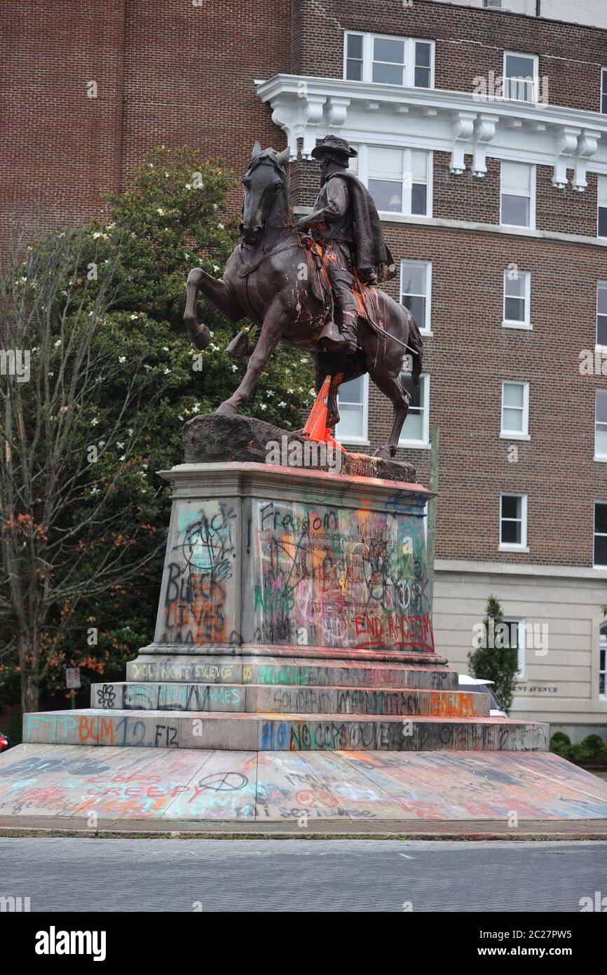 richmond va good place to live on Richmond Va Usa 16th June 2020 View Of A Neighborhood Around Two Confederate Statues That The Gov Of Virginia Had Ordered For Removal Have Been Temporarily Stopped With A Lawsuit To Keep