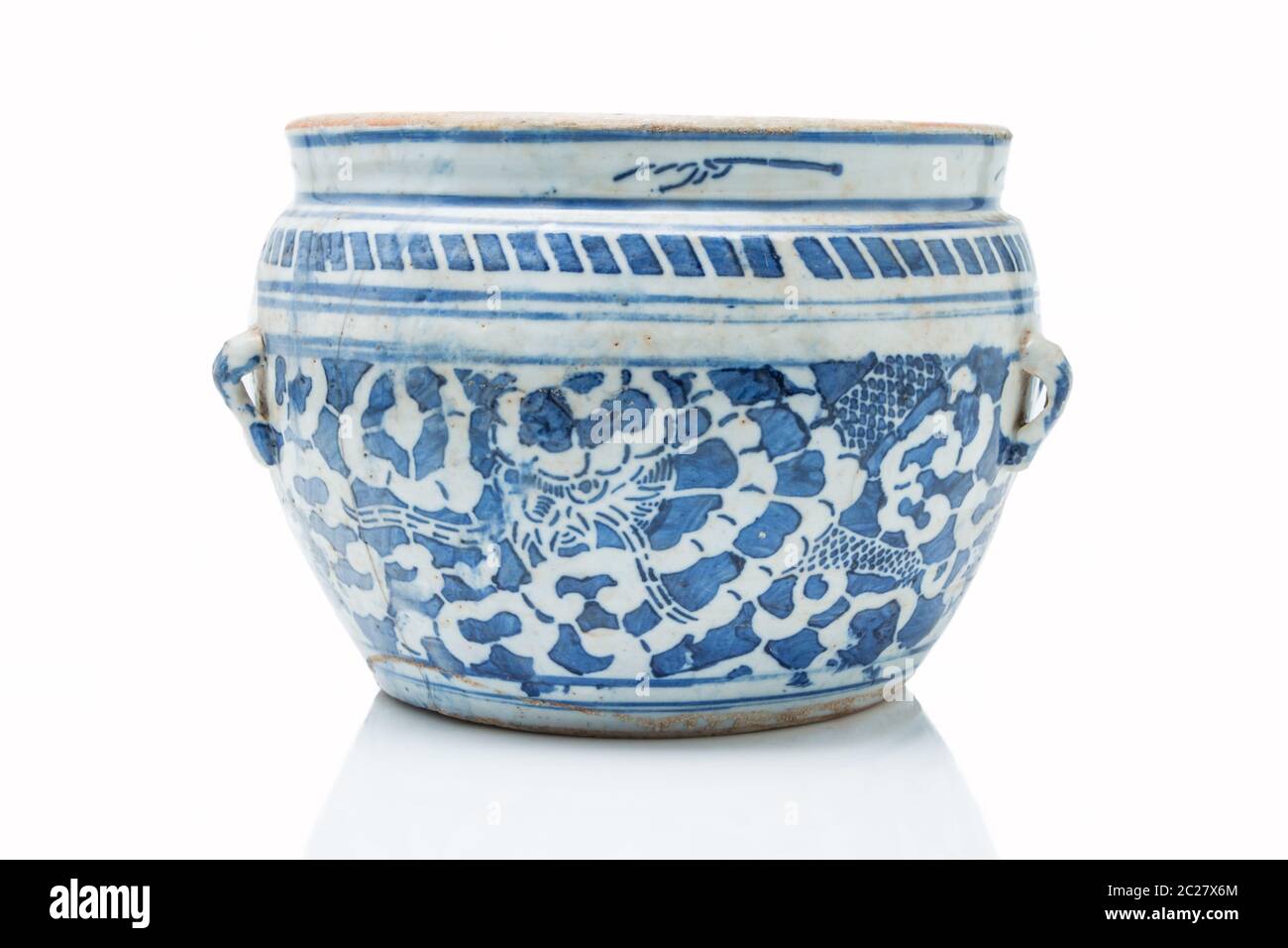 Ancient chinese vase isolated hi-res stock photography and images - Alamy