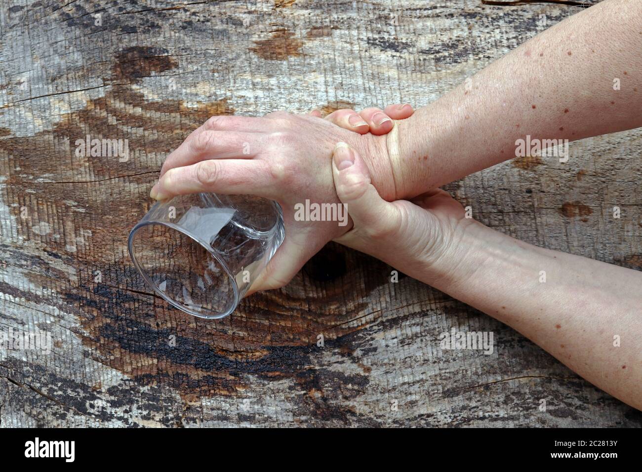 Мышечное дрожание. Значение слова трепещущий. Стихотворение тихая осень. Мышечная ригидность при болезни паркинсона. Фото с цитатами.