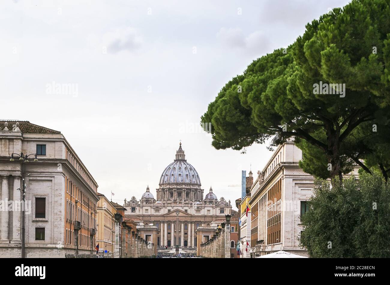 Cupola of the st peters basilica hi-res stock photography and images ...