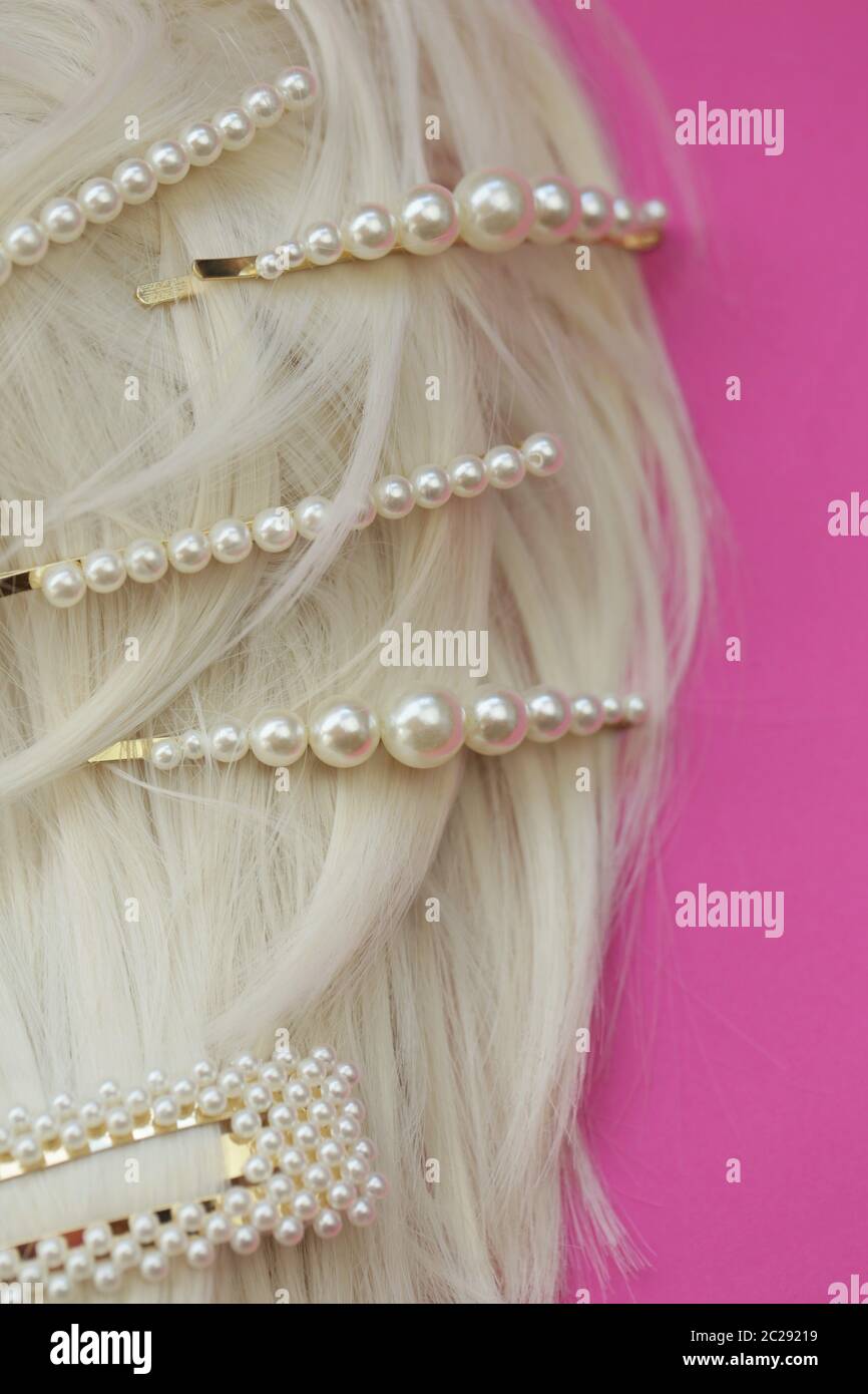 Pearl hair clips hi-res stock photography and images - Alamy