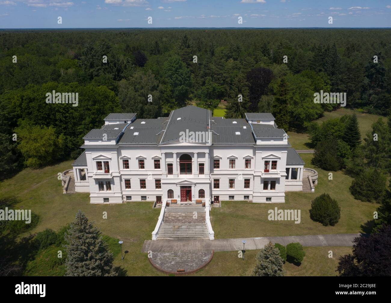 17 June 2020, Brandenburg, Oberkrämer: Sommerswalde Castle in Oberkrämer, Brandenburg, is surrounded by forest. The Tharpaland Kadampa Meditation Centre has been located there for years. (shot with a drone). Photo: Paul Zinken/dpa-Zentralbild/ZB Stock Photo