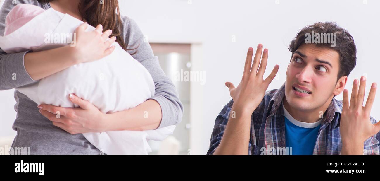 Mom dad child crying hi-res stock photography and images - Alamy