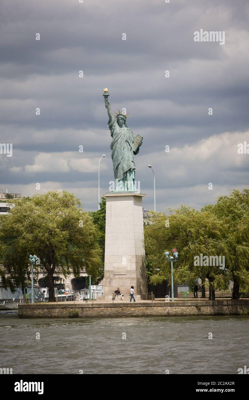 Statue of Liberty replica Stock Photo - Alamy