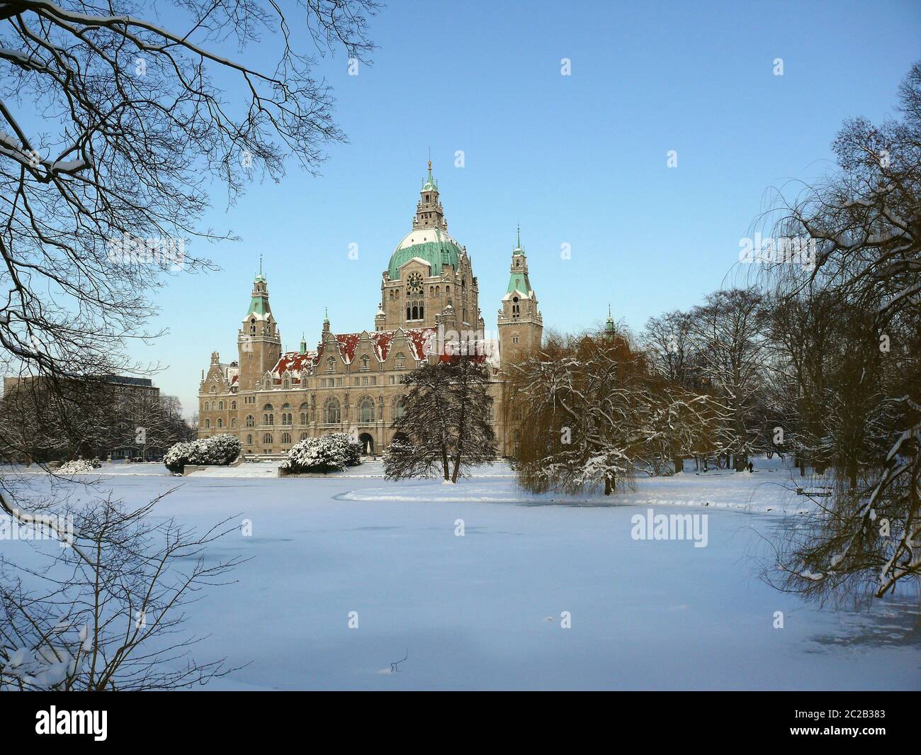 The 'Maschpark' und der New City Hall in Hannover in the winter Stock Photo
