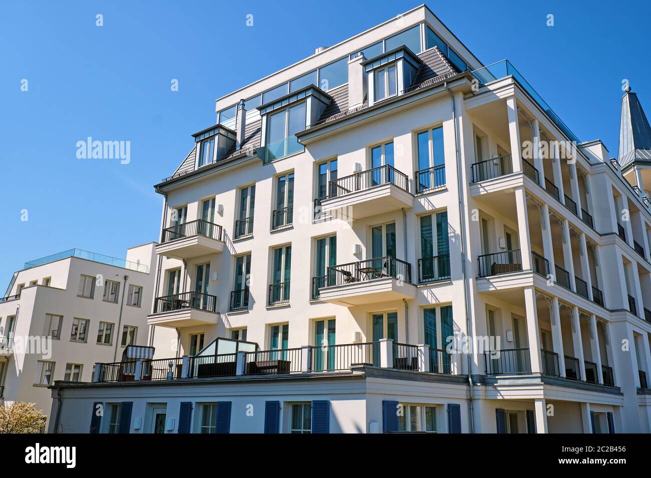 Berlin germany apartment house balcony hi-res stock photography and ...