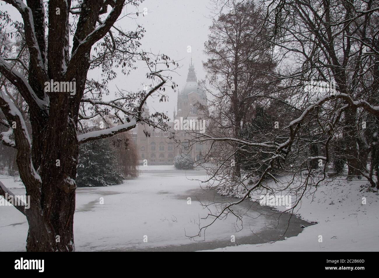 Lake, garden and New Town Hall of Hannover in the winter Stock Photo