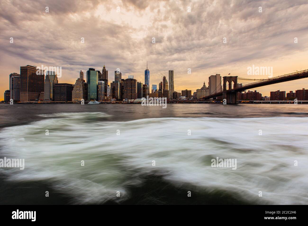 New york harbor skyline hi-res stock photography and images - Alamy