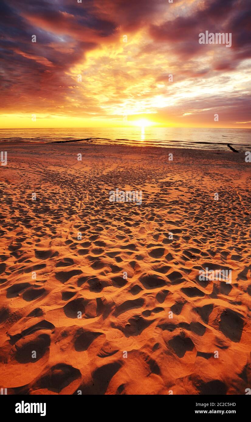 Sunset beach sky sunrise hi-res stock photography and images - Alamy