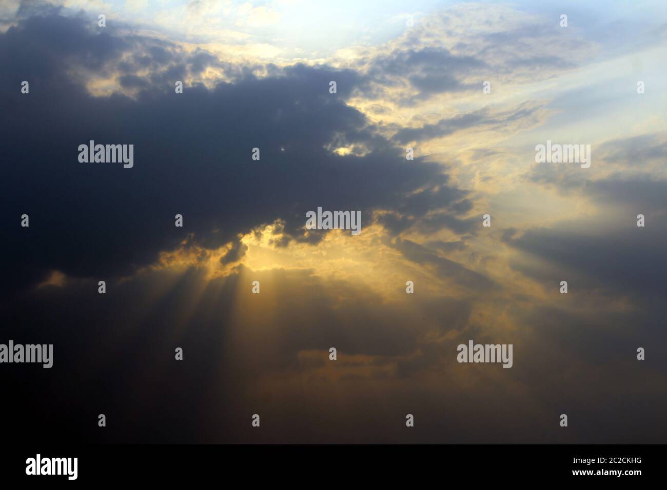 Gold sun rays hi-res stock photography and images - Alamy