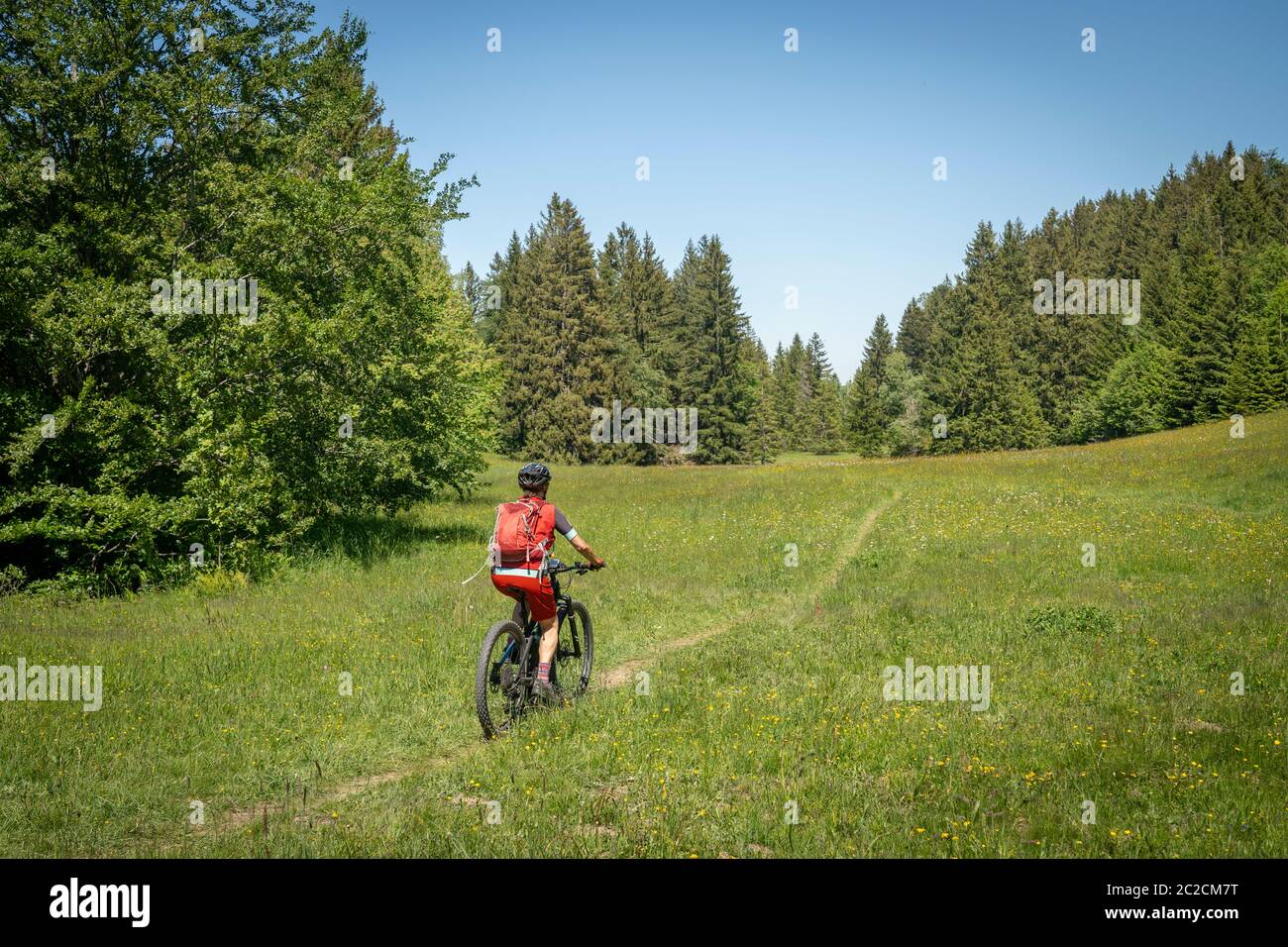 Climbing mountain bike hi-res stock photography and images - Page 4 - Alamy