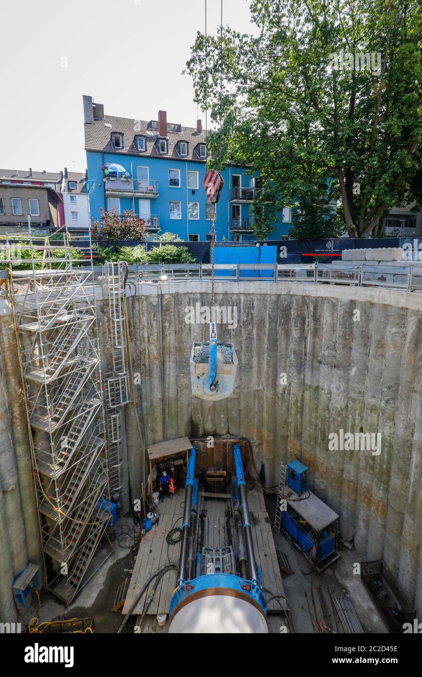 Essen, Ruhr Area, North Rhine-Westphalia, Germany - Construction of a new sewer on the Berne, tunnel driving in the shaft, the small tributary of the Stock Photo