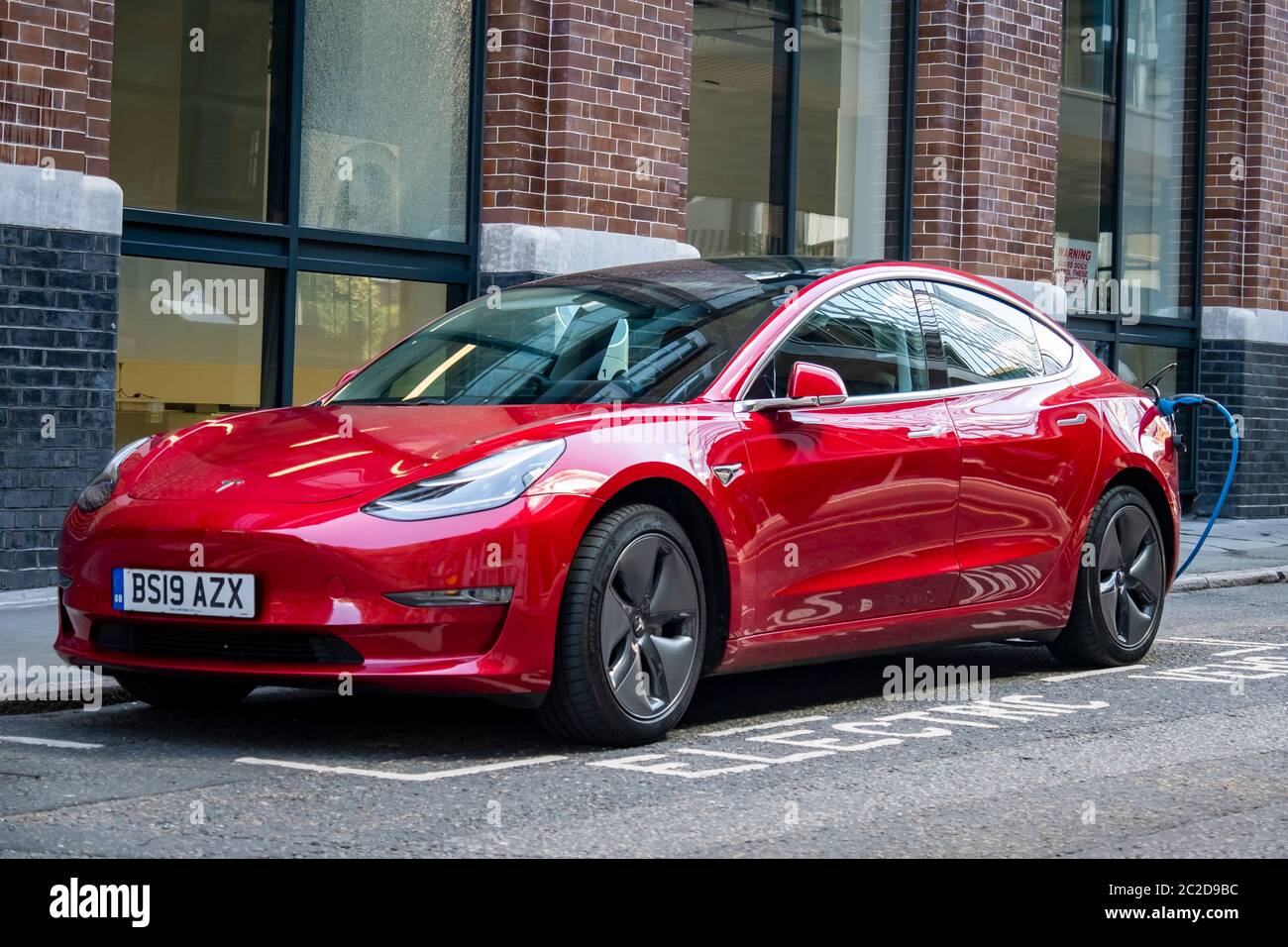 Diverse Kirsebær snigmord LONDON, JUNE, 2020: A red Tesla Model 3 parked and charging on city street  Stock Photo - Alamy