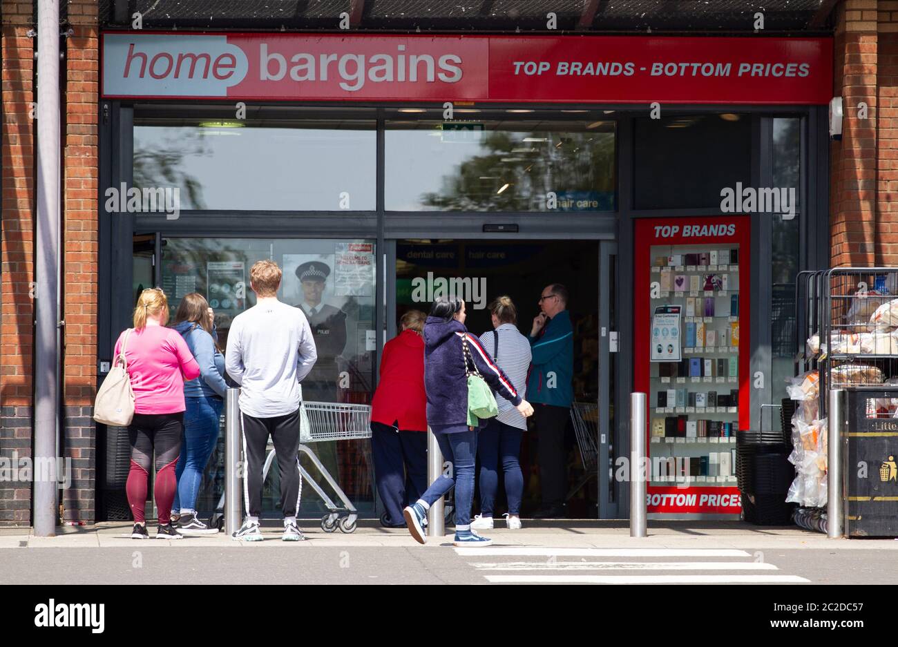 Dundee, Tayside, Scotland, UK. 17th June, 2020. UK Weather: Humid and sunny weather across North East Scotland. Local residents take the day out to do essential shopping during the Covid-19 phase 2 relaxed lockdown providing they abide by the governments' Coronavirus guidelines of social distancing and wearing protective face masks. People queuing outside the Homebargains retail store at The Stack Shopping & Leisure Park at Lochee in Dundee. Credit: Dundee Photographics/Alamy Live News Stock Photo