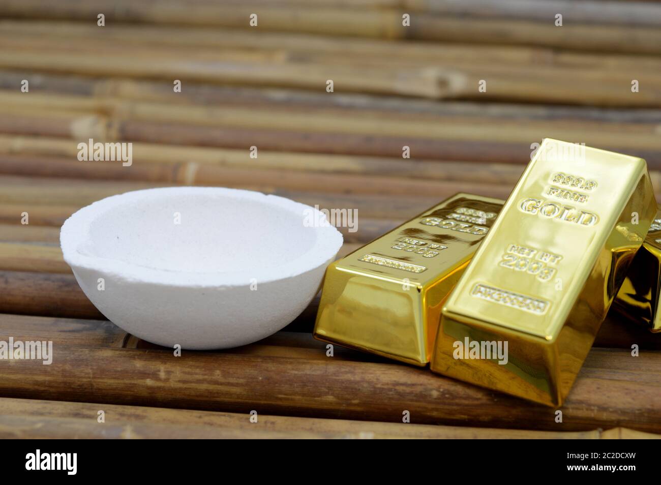 Pouring melted gold bars hires stock photography and images Alamy
