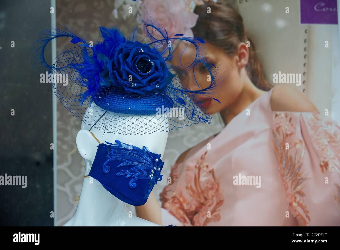 Royal ascot fashion 2020 hi-res stock photography and images - Alamy