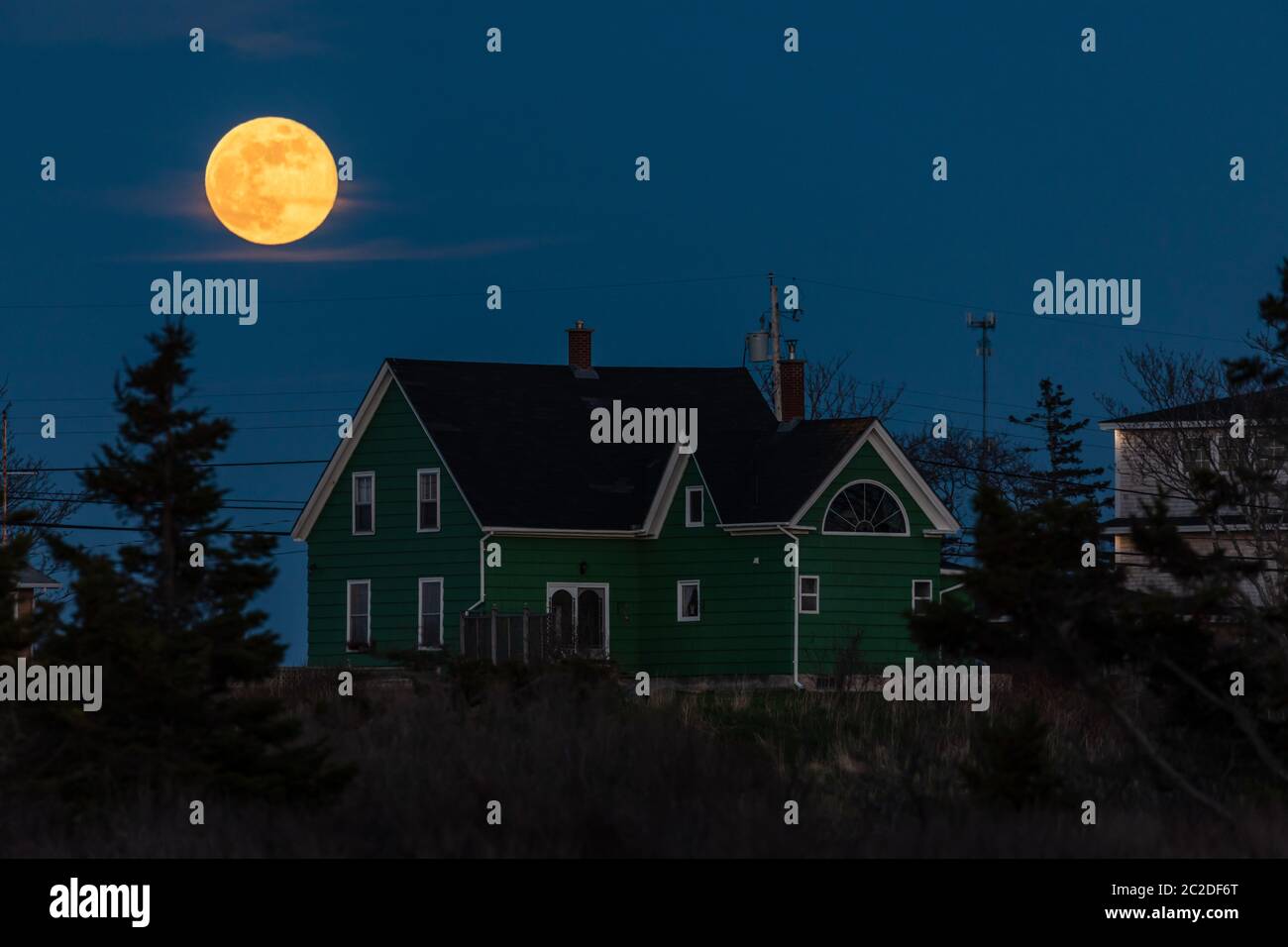 Spooky house hi-res stock photography and images - Alamy