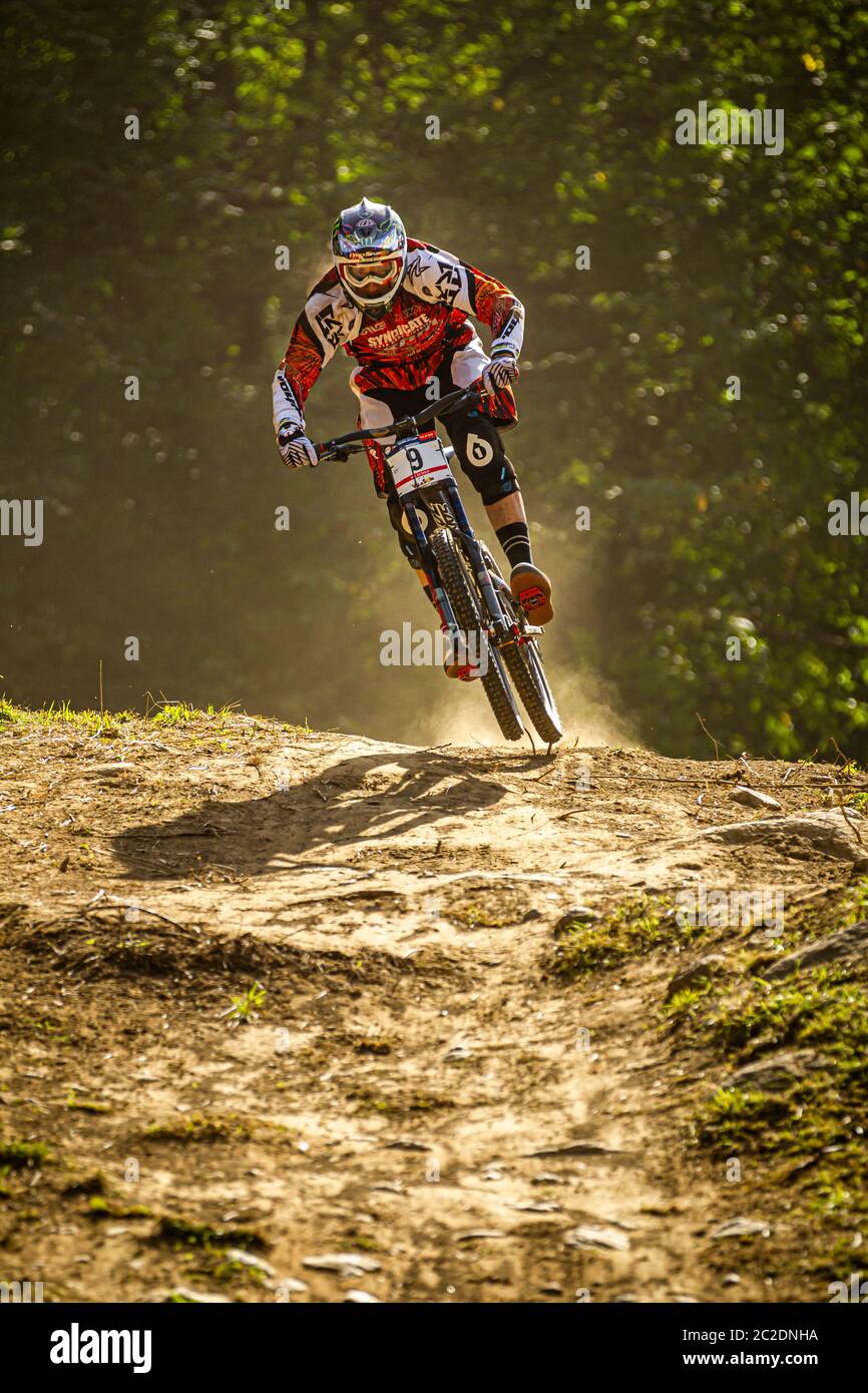 AUGUST 21, 2011 - VAL DI SOLE, TRENTINO, ITALY. Steve Peat (GBR) racing at  the UCI Mountain Bike Downhill World Cup Stock Photo - Alamy