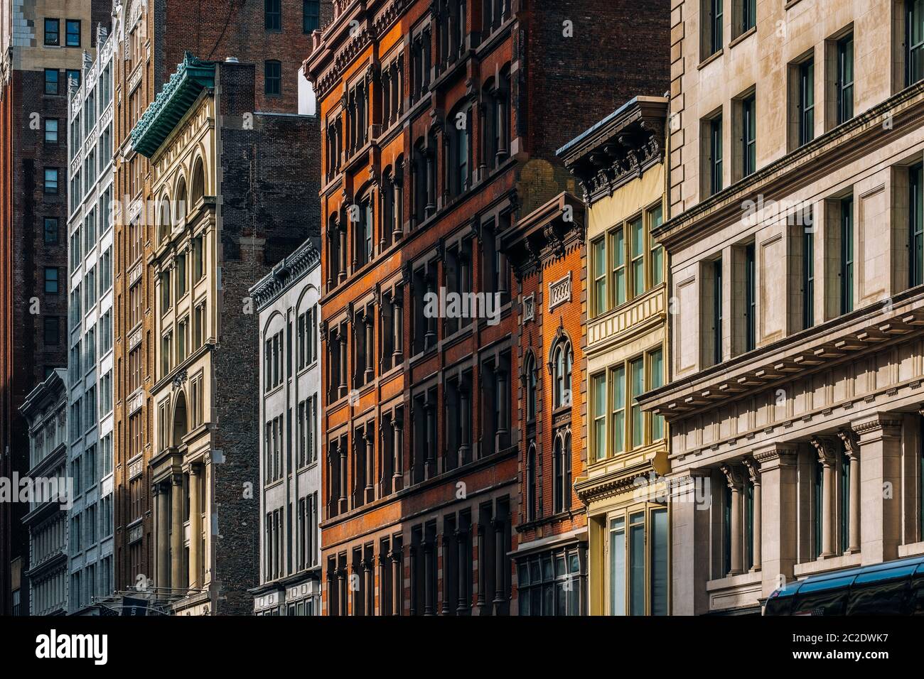 Big buildings new york hi-res stock photography and images - Alamy