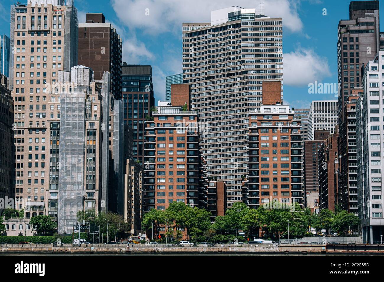 Manhattan midtown skyline from riverside hi-res stock photography and ...