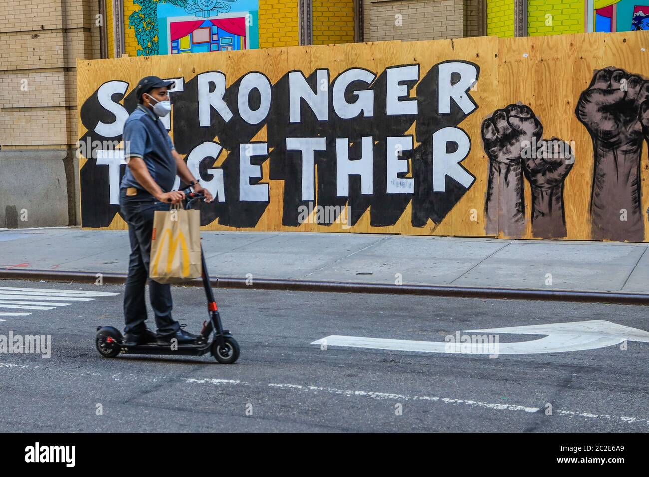 Mural against Racism and with phrases Black Lives Matter is seen in New York in the, United States. 17th June, 2020. The protests across the country were motivated after the death of George Floyd on 25 May, after being asphyxiated for 8 minutes and 46 seconds by white police officer Derek Chauvin in Minneapolis, Minnesota. Credit: Brazil Photo Press/Alamy Live News Stock Photo