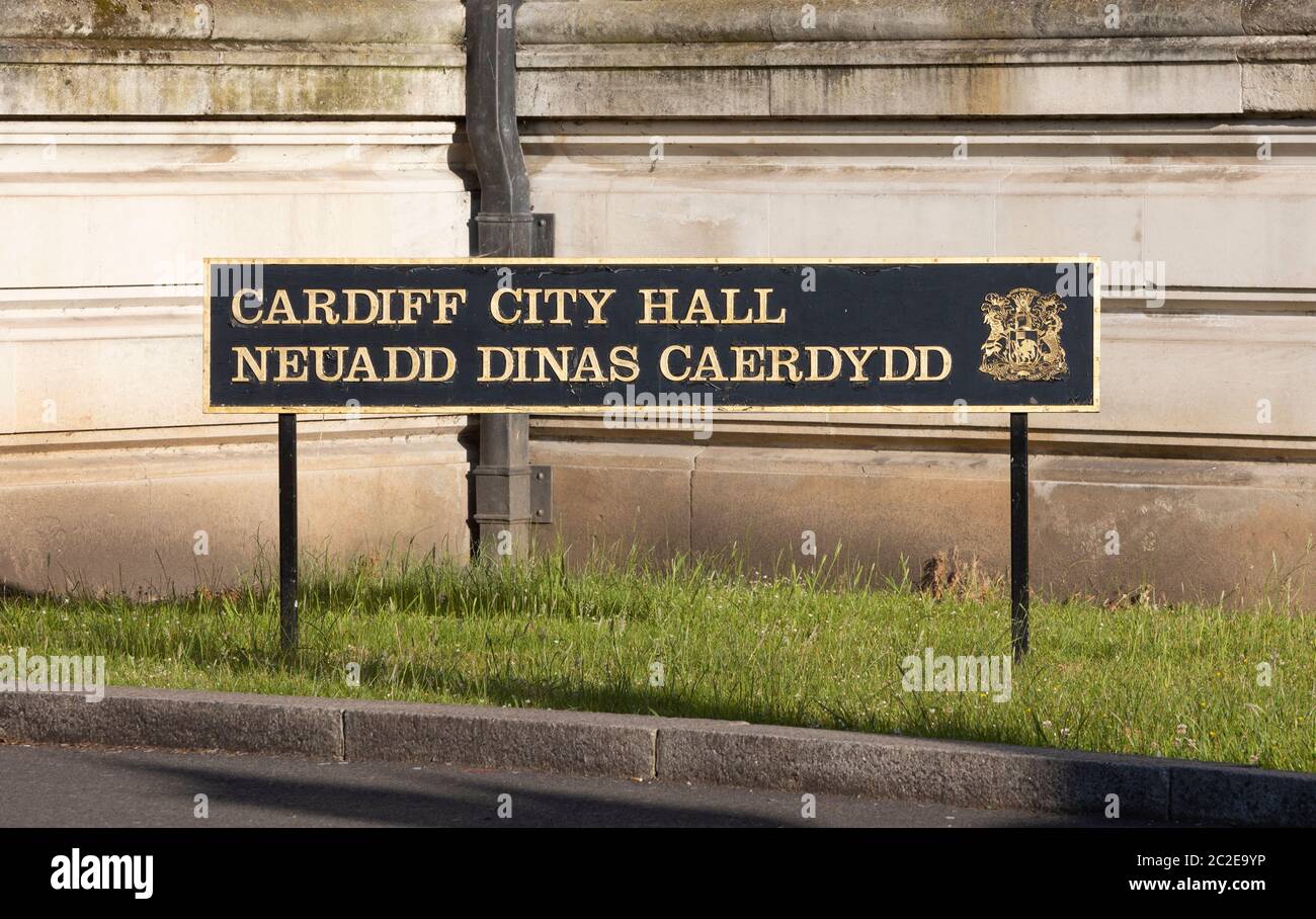 Bilingual sign in front of Cardiff's City Hall in Cathays Park, Cardiff, Wales, UK Stock Photo
