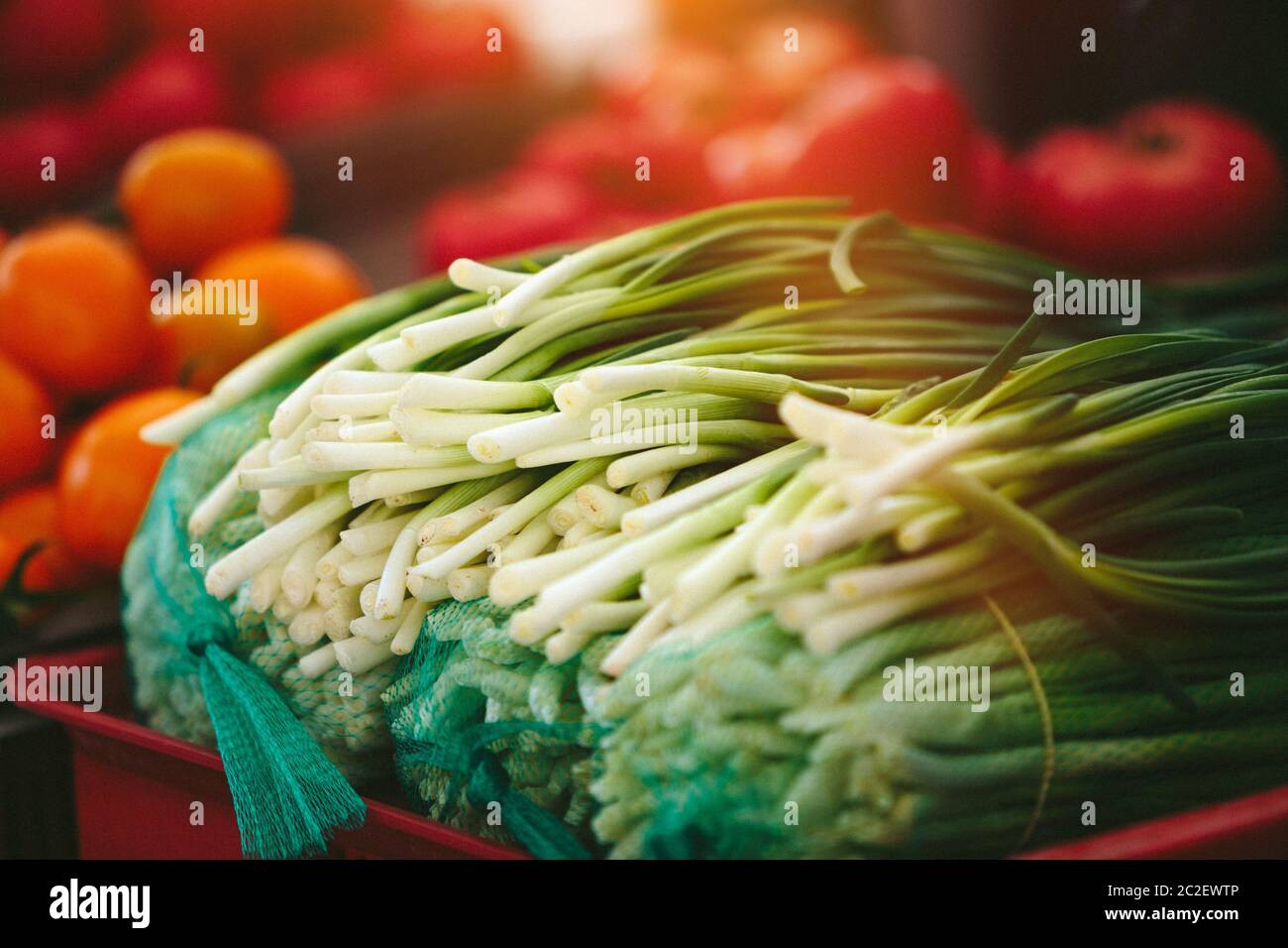 Green onions or leeks at Farmers' market Stock Photo - Alamy