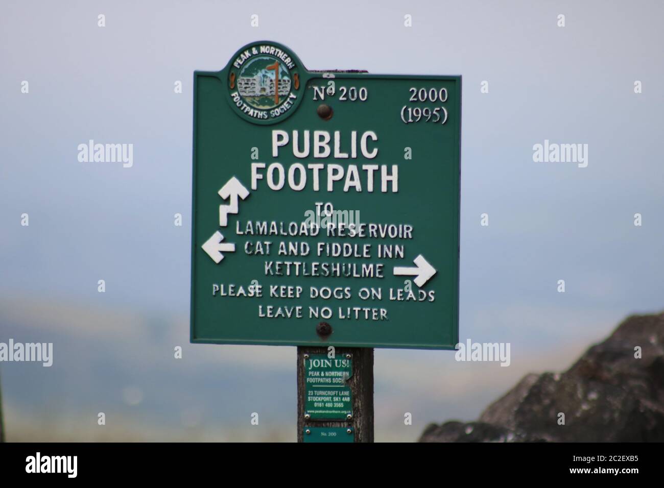 Green public footpath sign showing the way to the Cat and Fiddle Inn, Kettleshume and Lamaload reservoir Stock Photo